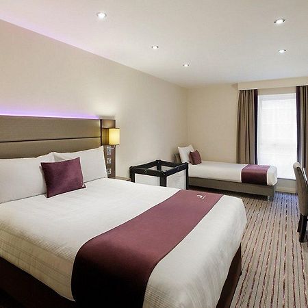 קרואולי Premier Inn London Gatwick Airport East מראה חיצוני תמונה