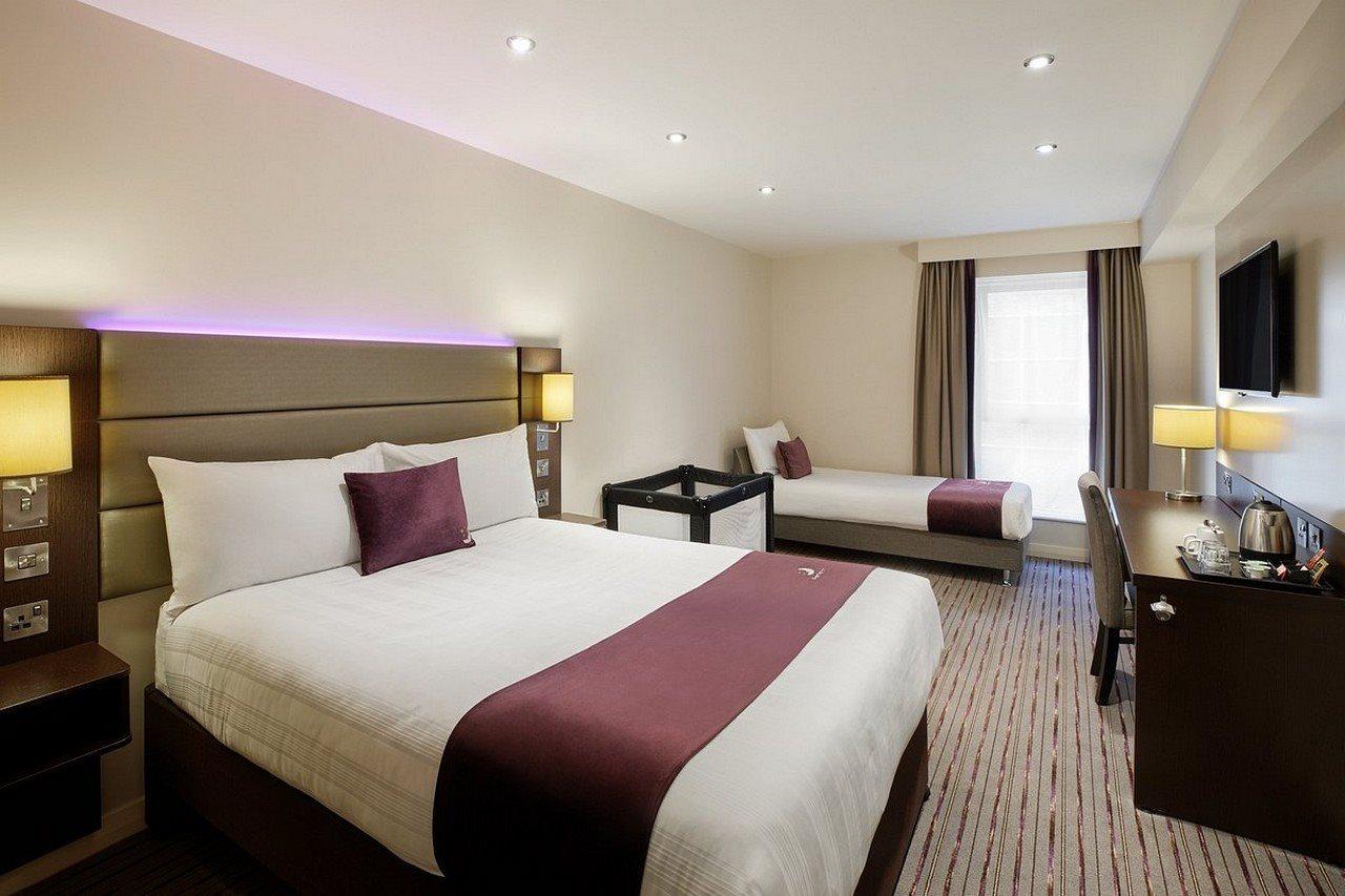 קרואולי Premier Inn London Gatwick Airport East מראה חיצוני תמונה