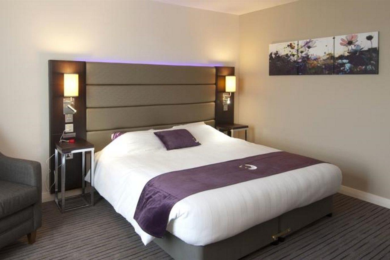 קרואולי Premier Inn London Gatwick Airport East מראה חיצוני תמונה