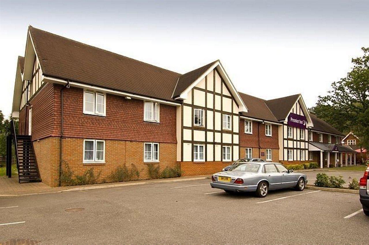 קרואולי Premier Inn London Gatwick Airport East מראה חיצוני תמונה