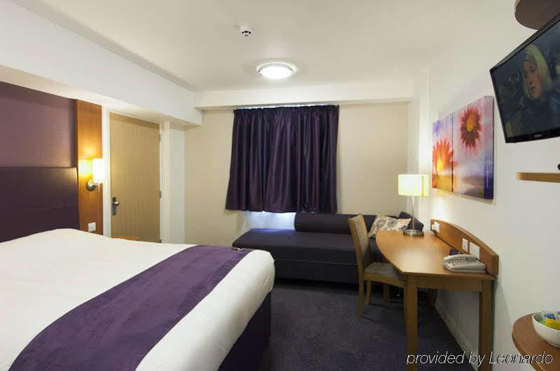 קרואולי Premier Inn London Gatwick Airport East מראה חיצוני תמונה