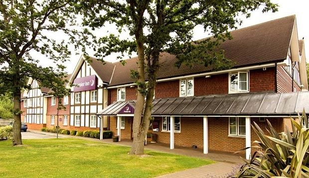 קרואולי Premier Inn London Gatwick Airport East מראה חיצוני תמונה