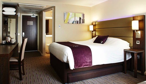 קרואולי Premier Inn London Gatwick Airport East מראה חיצוני תמונה